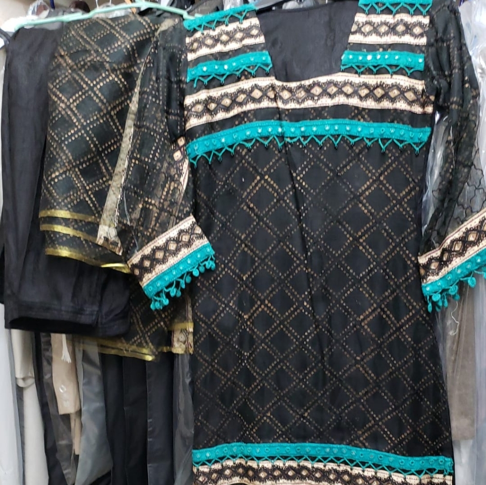 Black shalwar kameez
